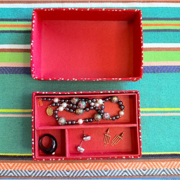 Vintage Japanese Jewelry Box Sakura Kimono Fabric Covered in Red & White Floral - Picture 5 of 12